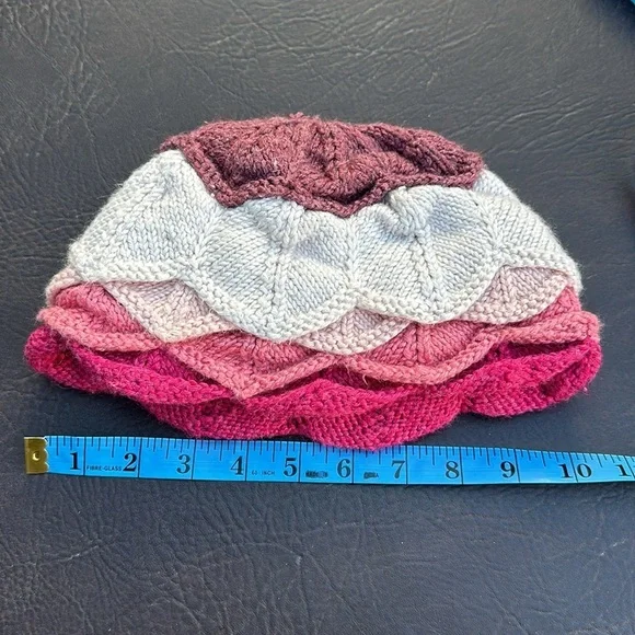 🤎💖🤍Gorgeous, handmade flower, beanie, hat, pink cream, and brown - Picture 6 of 8